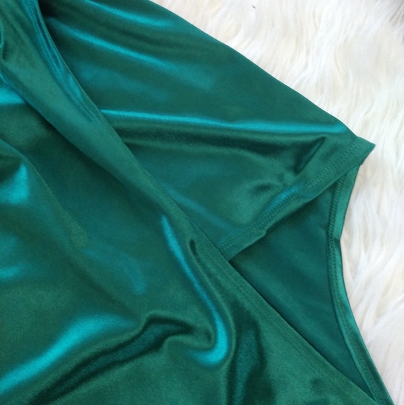 🆕Emerald Green Asymmetrical Evening Gown - Picture 14 of 15